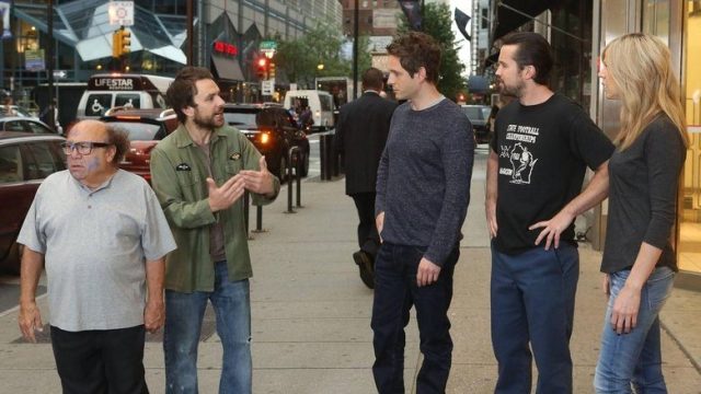Siempre hace sol en Filadelfia S09E03