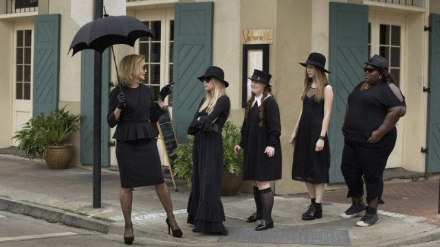 American Horror Story S03E01