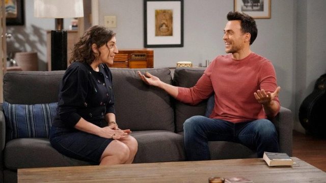 Call Me Kat S02E01