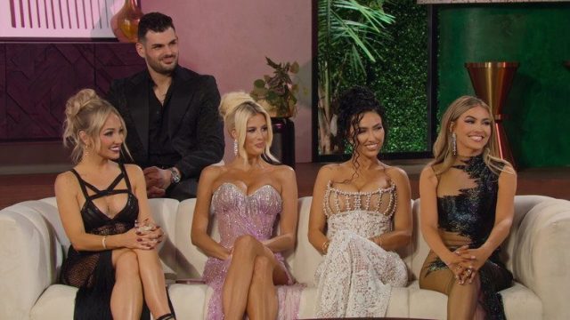 Selling Sunset S07E12