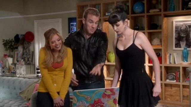 Apartamento 23 (Don't Trust the B---- in Apartment 23) S00E01
