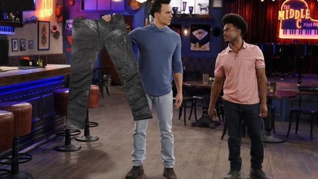 Call Me Kat S02E16