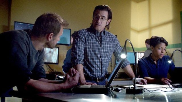 Crisis S01E09