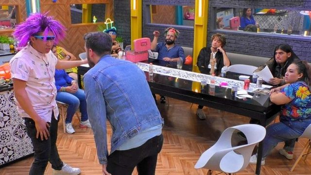 LOL: Last One Laughing S01E02