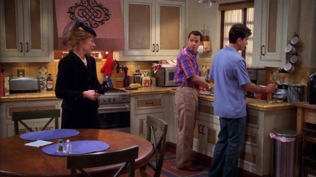 Dos Hombres y Medio S04E17