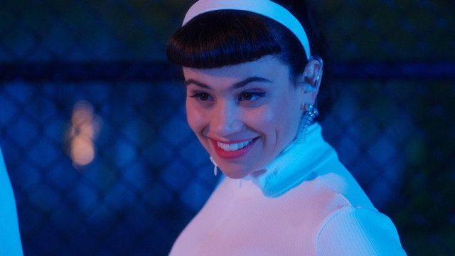 Three Busy Debras S02E01
