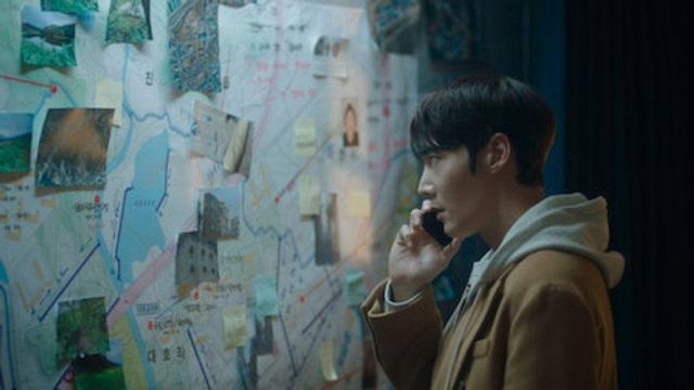 Ella de día, otra de noche S01E09