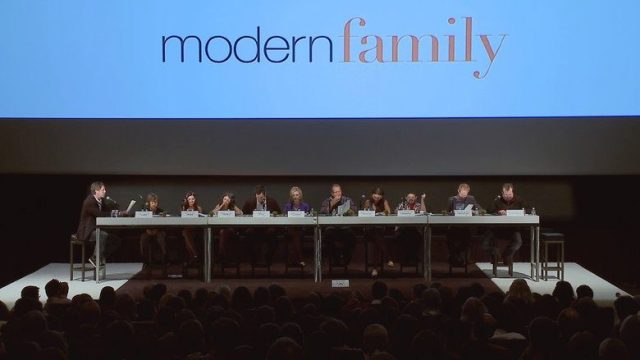 Una Familia Moderna S00E17