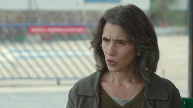 Sara, la mujer en las sombras S01E01