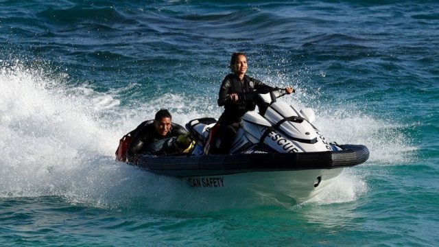 Rescue: HI-Surf S01E08