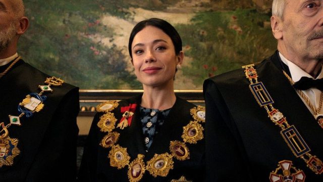 Su Majestad S01E04