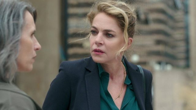 Sara, la mujer en las sombras S01E02