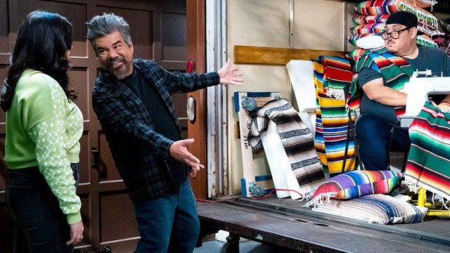 Lopez vs Lopez S01E12