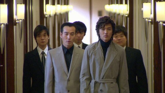 Los chicos son mejores que las flores S01E14