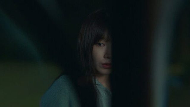 Ella de día, otra de noche S01E15