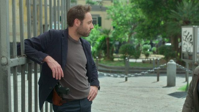 Sara, la mujer en las sombras S01E04