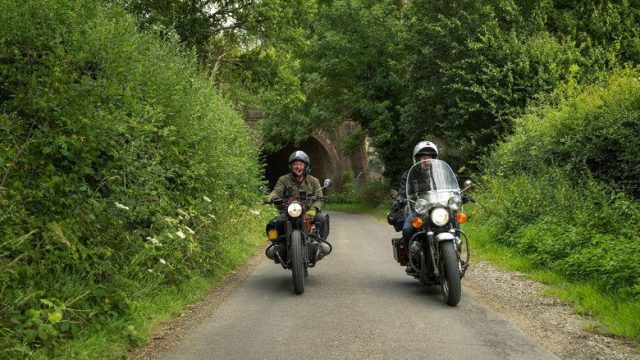 Travesía en moto: Camino a casa S01E10
