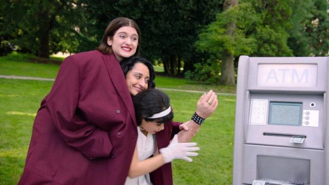 Three Busy Debras S01E05