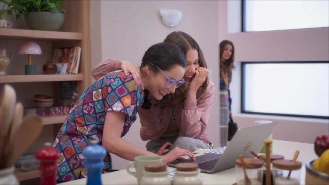 Tan cerca de ti, nace el amor S01E56