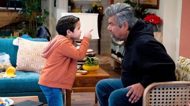 Lopez vs Lopez S01E18
