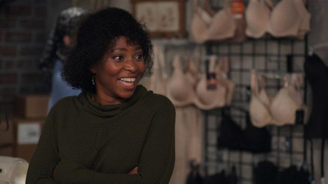 Little America S02E02