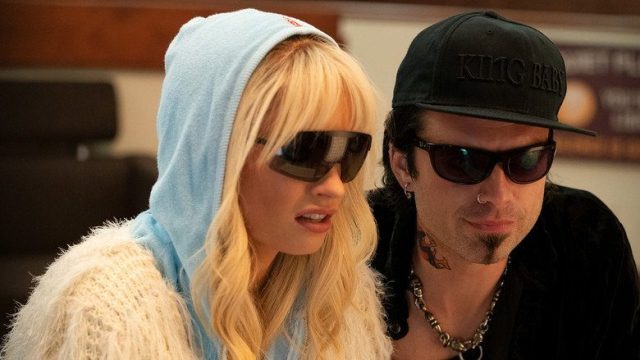 Pam & Tommy S01E04