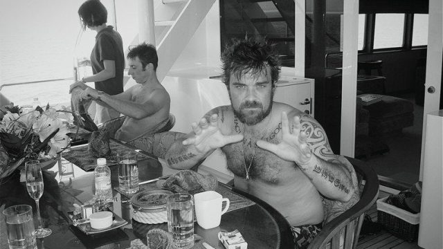Robbie Williams S01E04