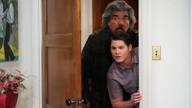 Lopez vs Lopez S02E10
