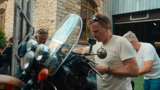 Travesía en moto: Camino a casa S01E08
