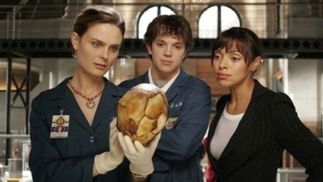 Bones S02E01
