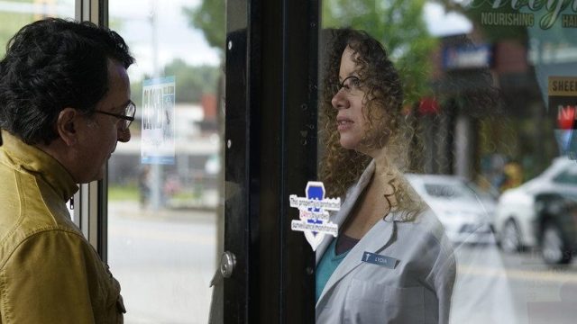 Más allá S01E08