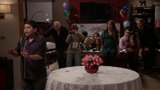 Una Familia Moderna S04E12