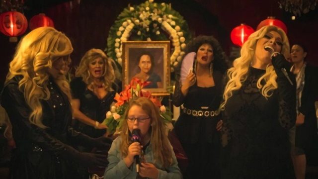 La casa de las flores S01E02