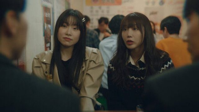 Ella de día, otra de noche S01E10
