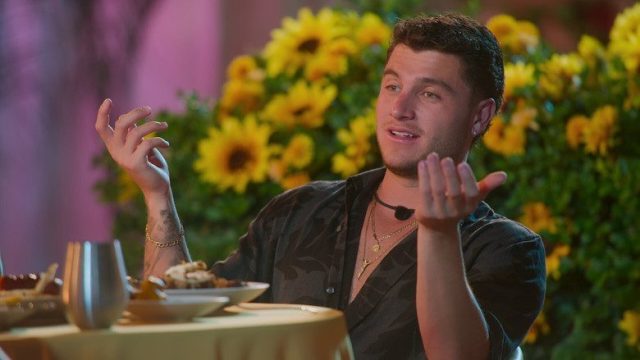 Sneaky Links: Dating After Dark S01E09
