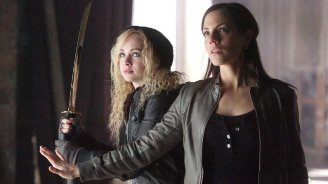 La reina de las sombras S01E08