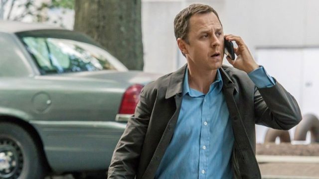 Sneaky Pete S02E01
