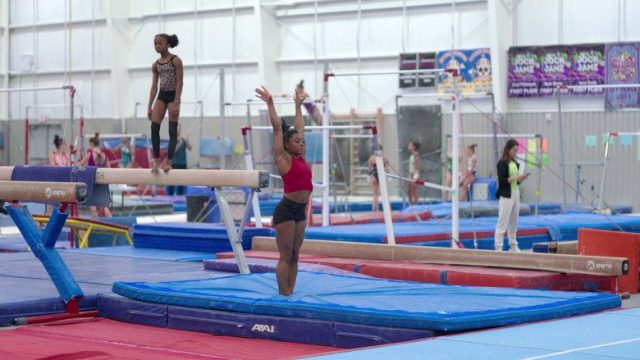 Simone Biles vuelve a volar S01E02