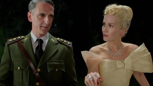 Santa Evita S01E02