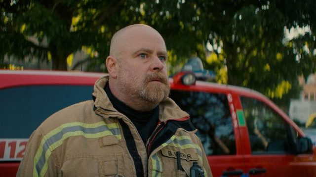 Bajo el fuego S03E01