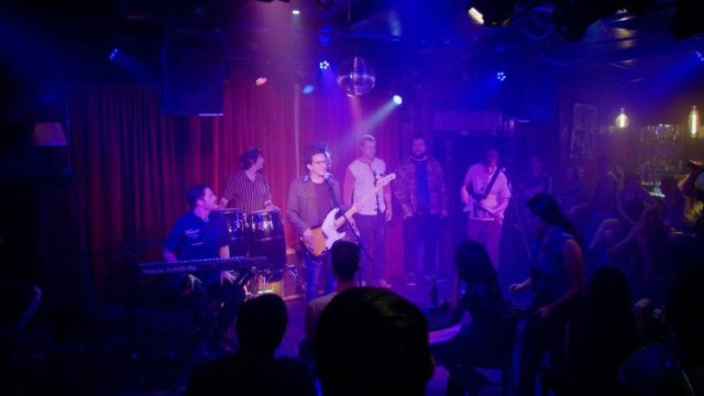 Love S03E09