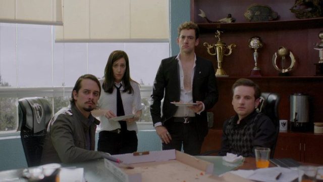 Club de Cuervos S03E01