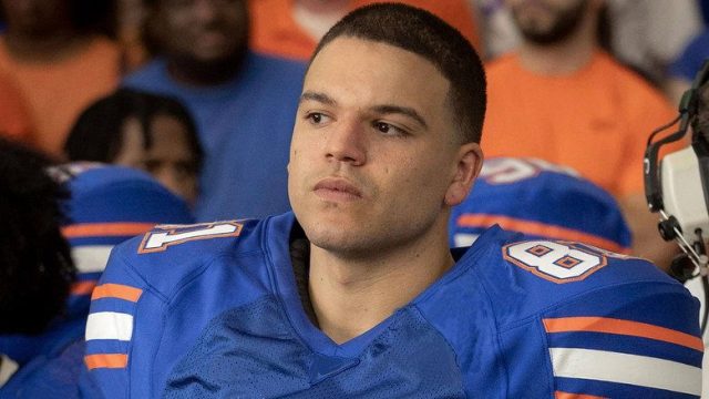 American Sports Story: Aaron Hernandez S01E02